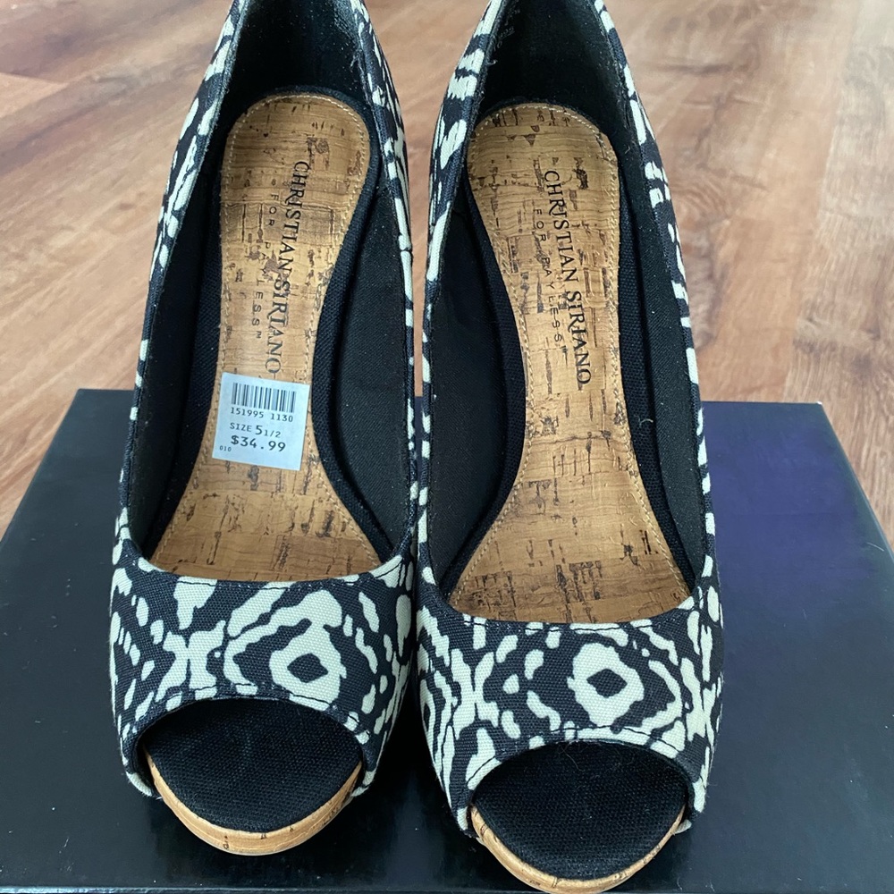 Christian Siriano black and cream peep shoe heels with cork heel. Size 5.5